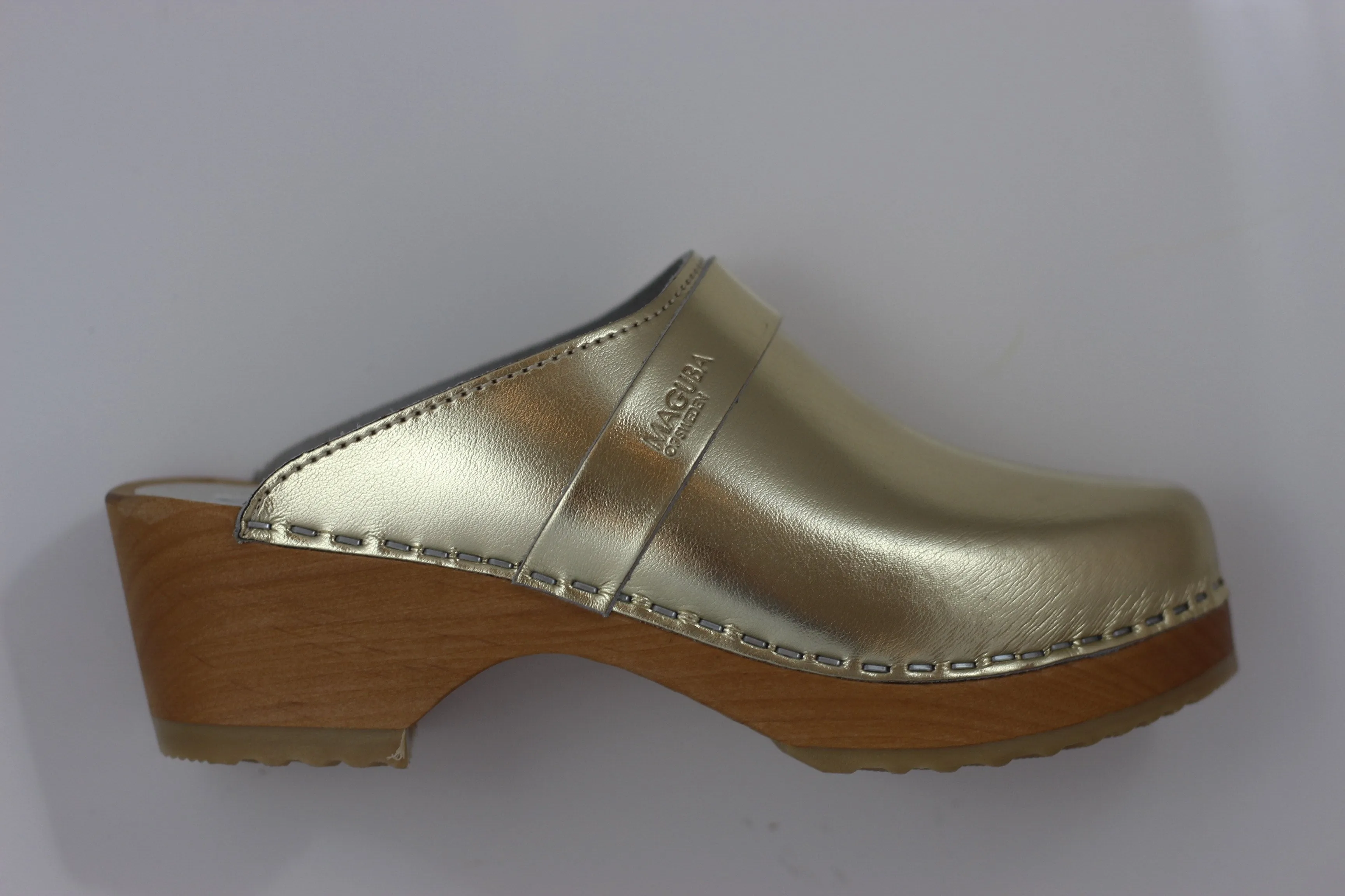 Maguba Women's Berkeley Clog - Gold Leather